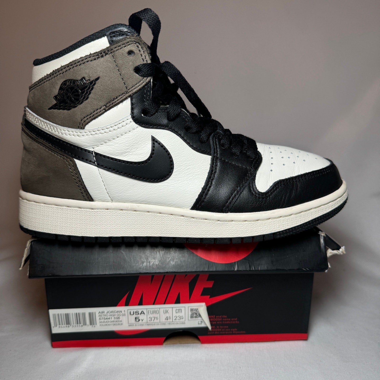 Nike Air Jordan 1 Retro High OG GS Dark Mocha Kids Shoes - Size 5