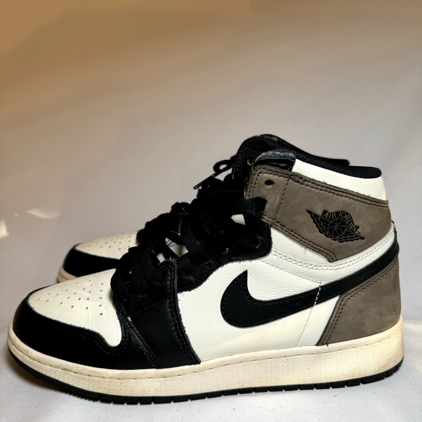 Air Jordan 1 Retro High OG GS Dark Mocha Kids Shoes - Size 7