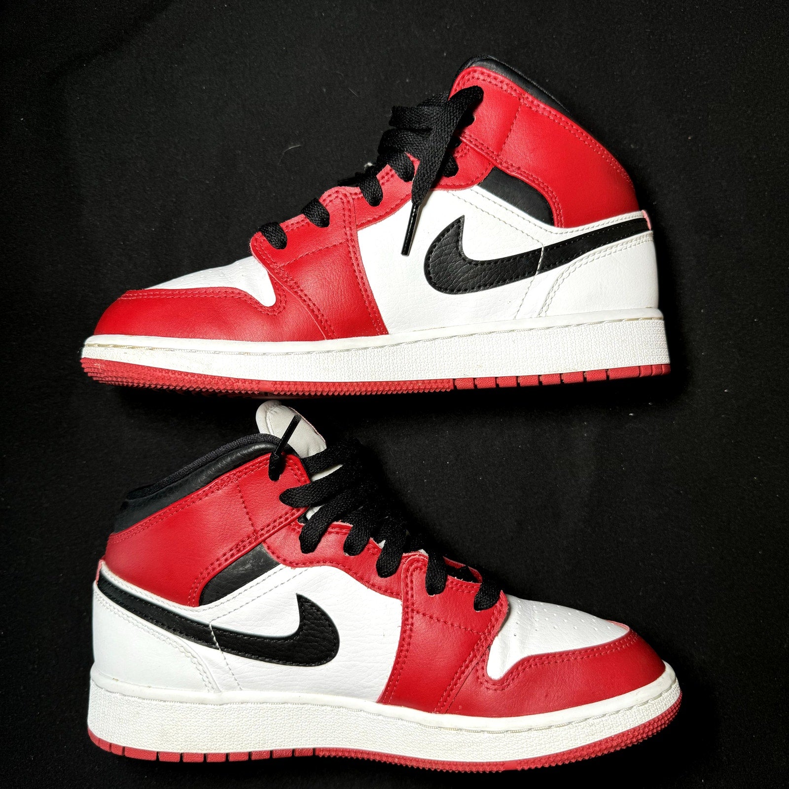 Air Jordan 1 Mid GS Chicago Kids Shoes- Size 5.5