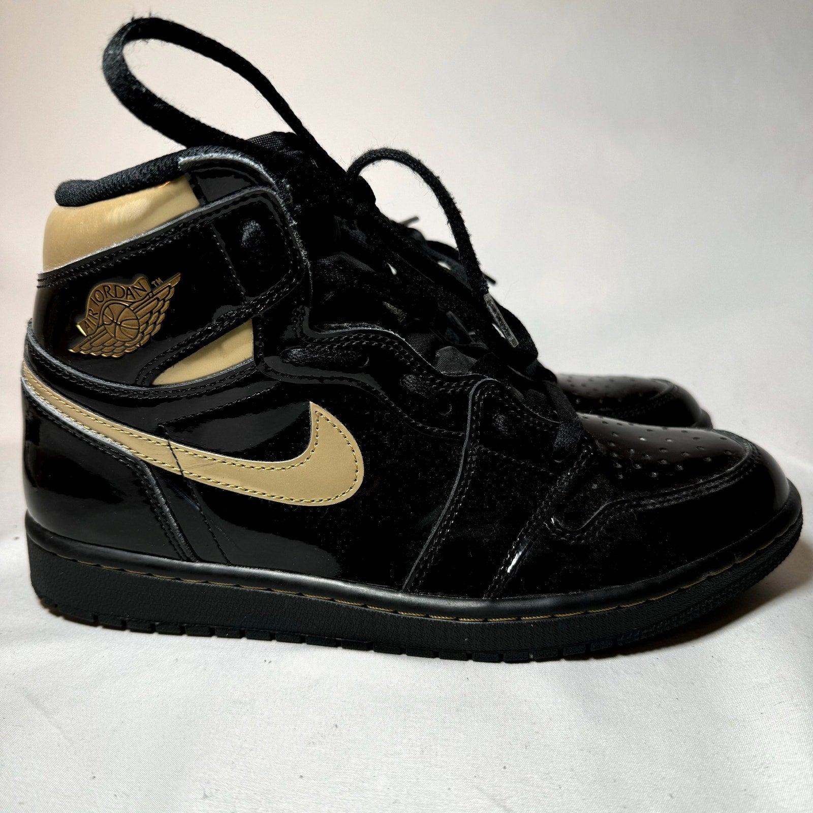 Air Jordan 1 Retro High OG Black Metallic Gold Men's Shoes - Size 8.5