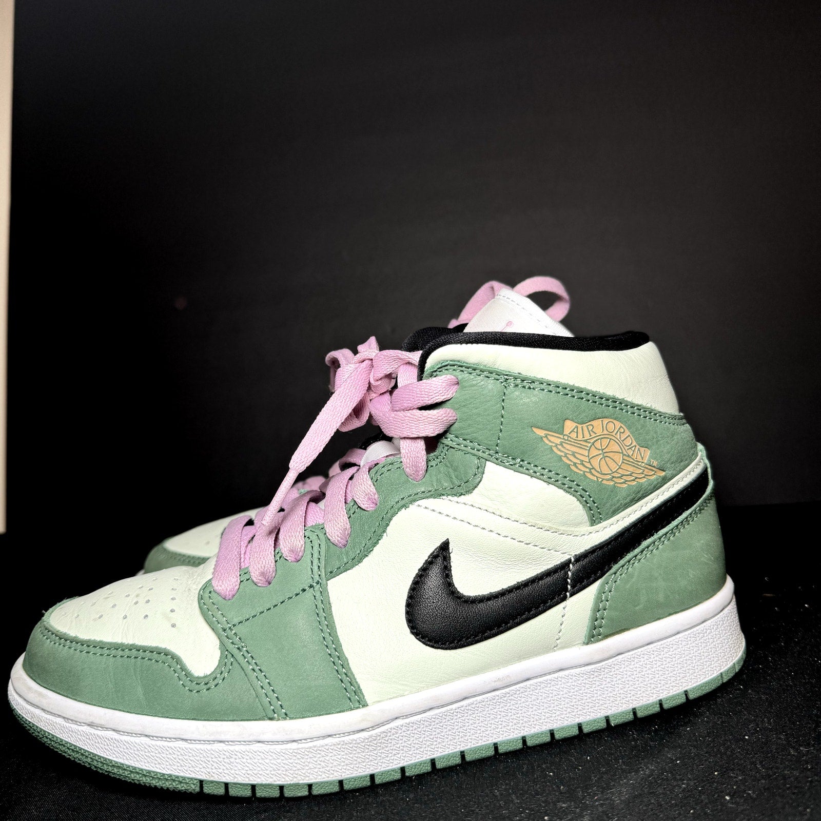 Air Jordan 1 Mid SE Dutch Green Women's Shoes - Size 7.5