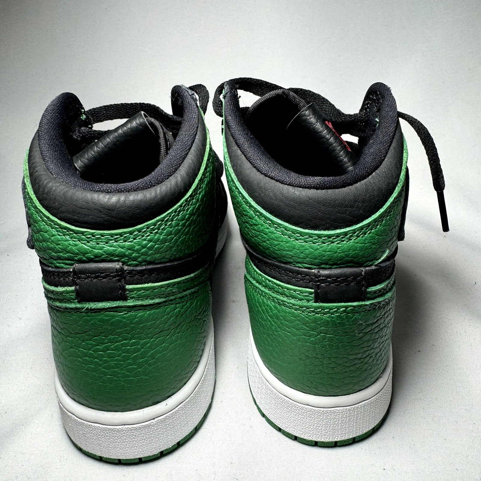 Air Jordan 1 Retro High OG GS Pine Green 2.0 Kids Shoes - Size 4