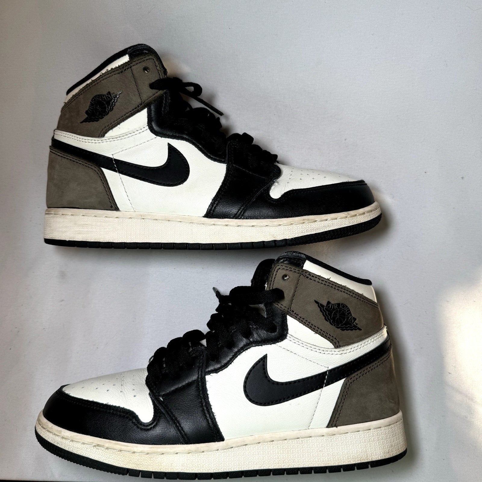 Air Jordan 1 Retro High OG GS Dark Mocha Kids Shoes - Size 7