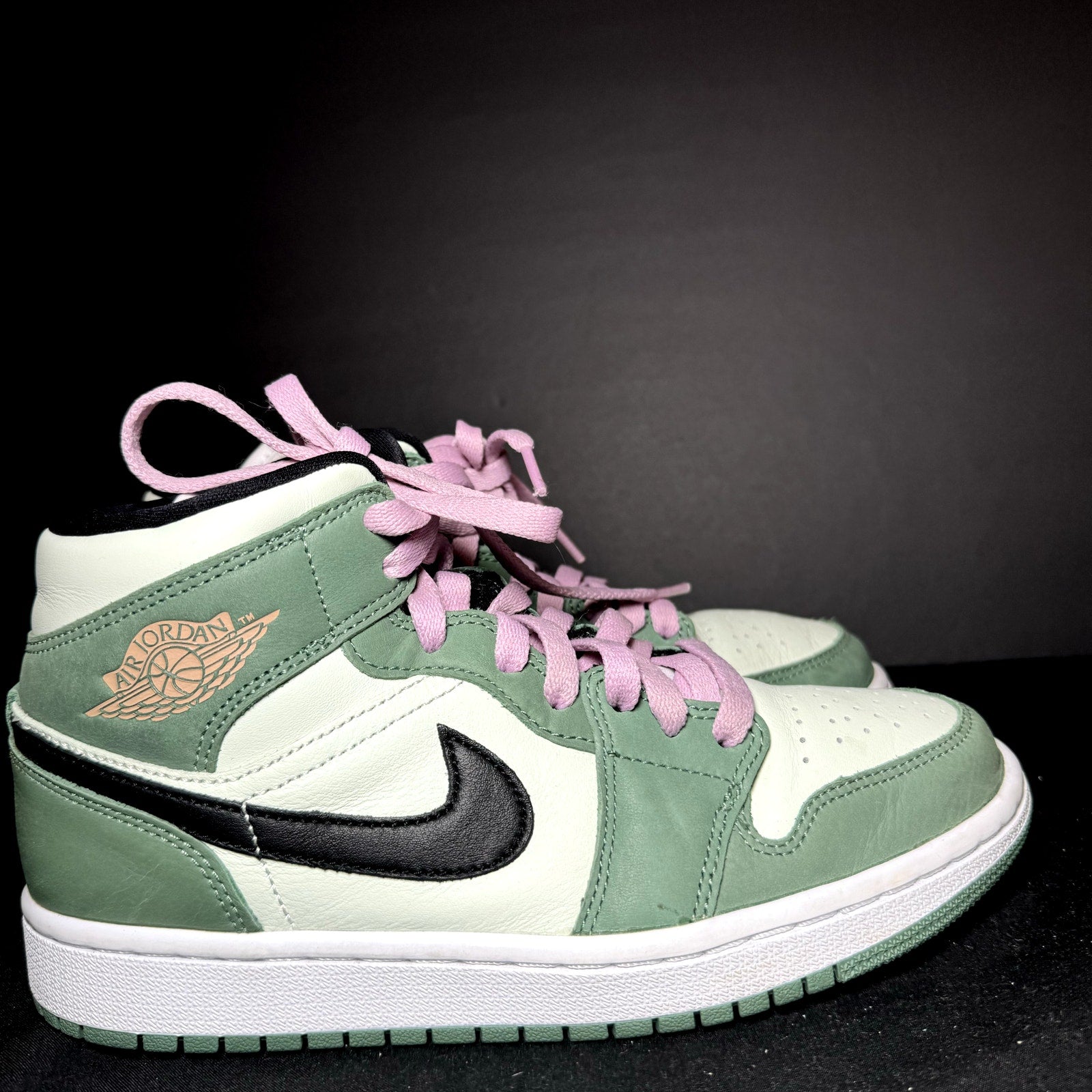 Air Jordan 1 Mid SE Dutch Green Women's Shoes - Size 7.5