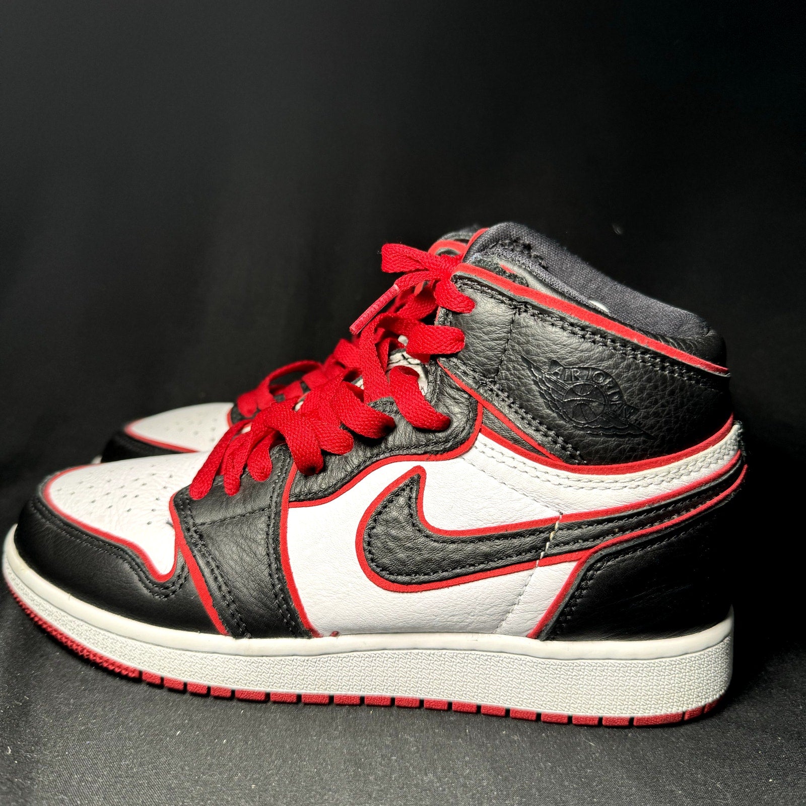 Air Jordan 1 Retro High OG BG Bloodline Kids Shoes - Size 4.5