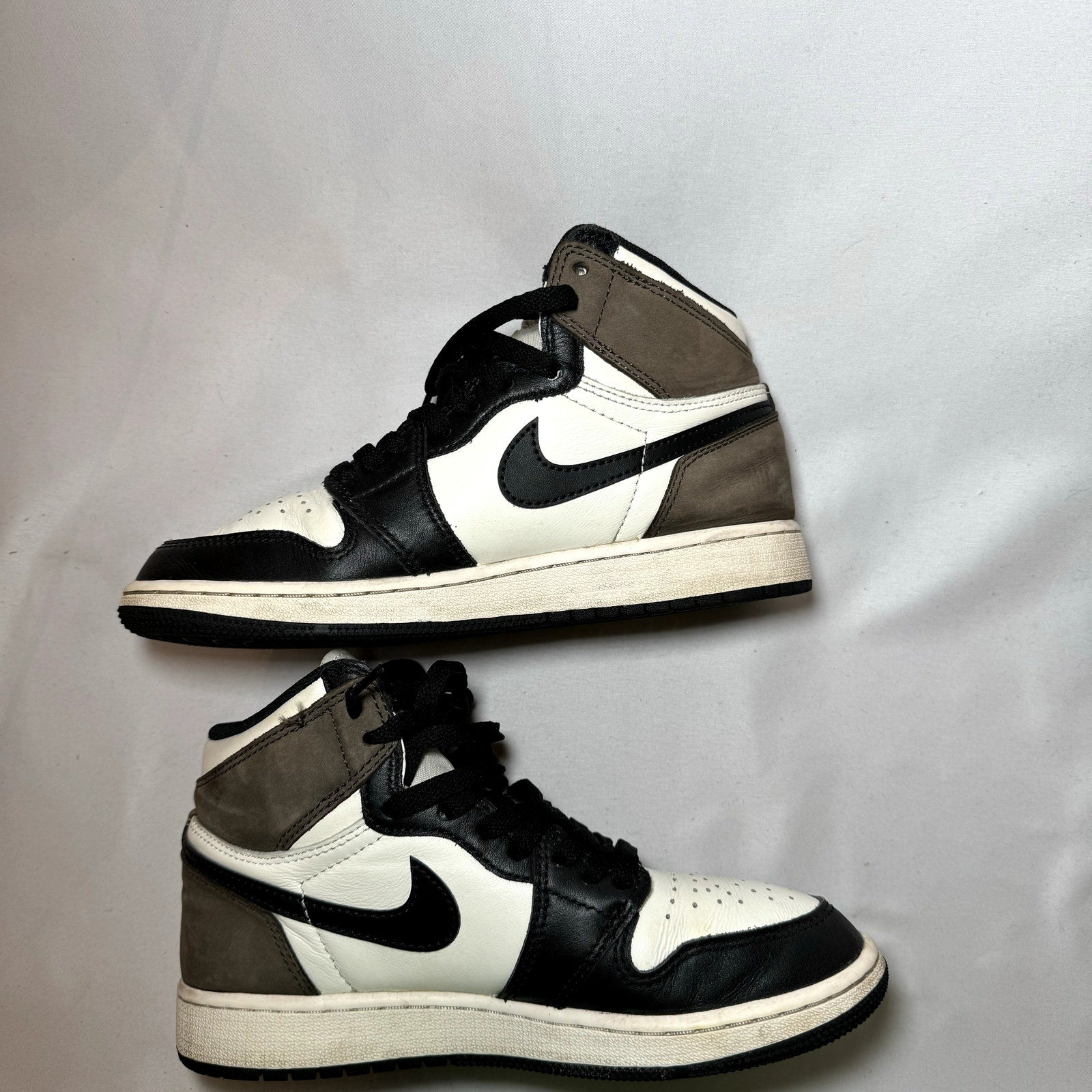 Air Jordan 1 Retro High OG GS Dark Mocha Kids Shoes - Size 4.5