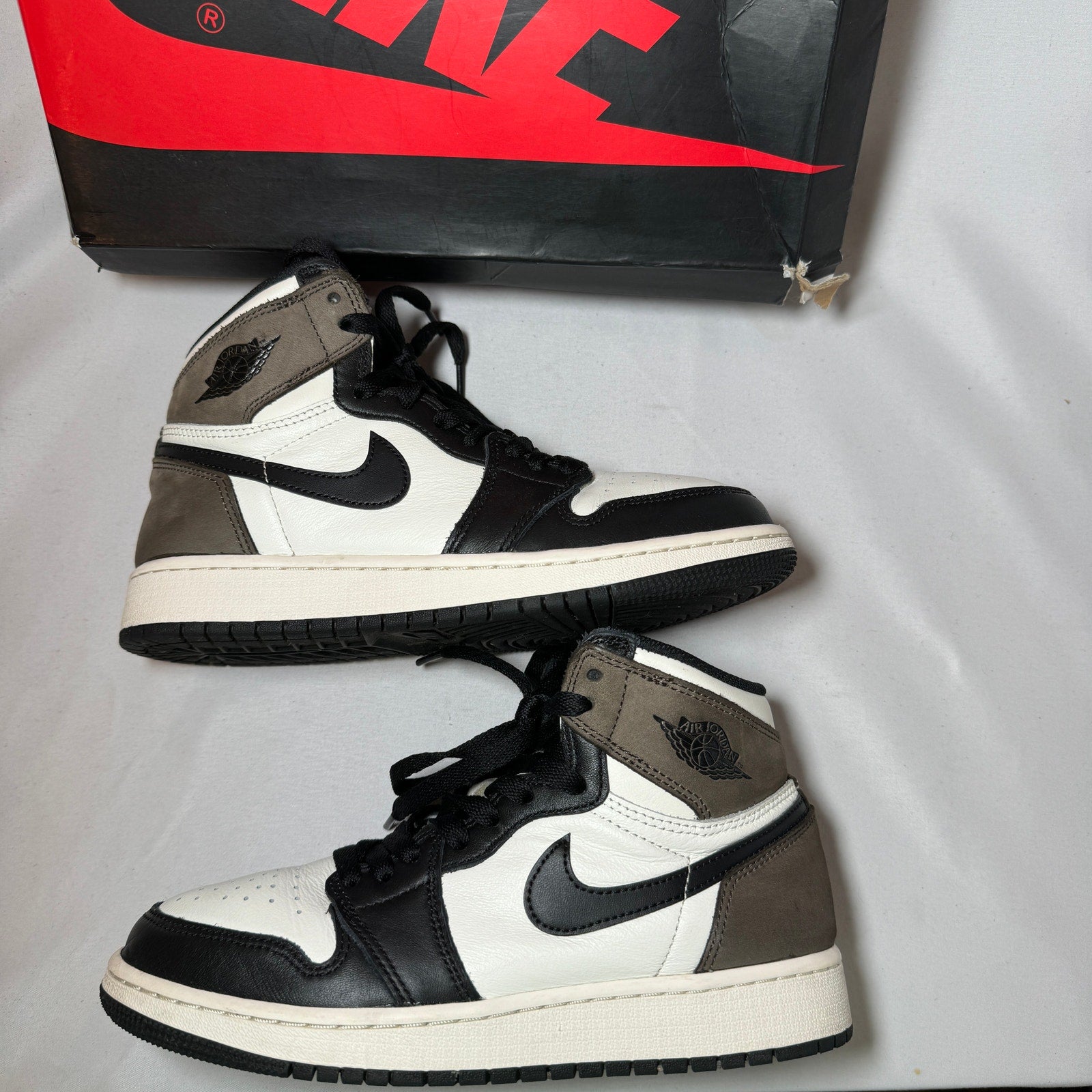 Nike Air Jordan 1 Retro High OG GS Dark Mocha Kids Shoes - Size 5