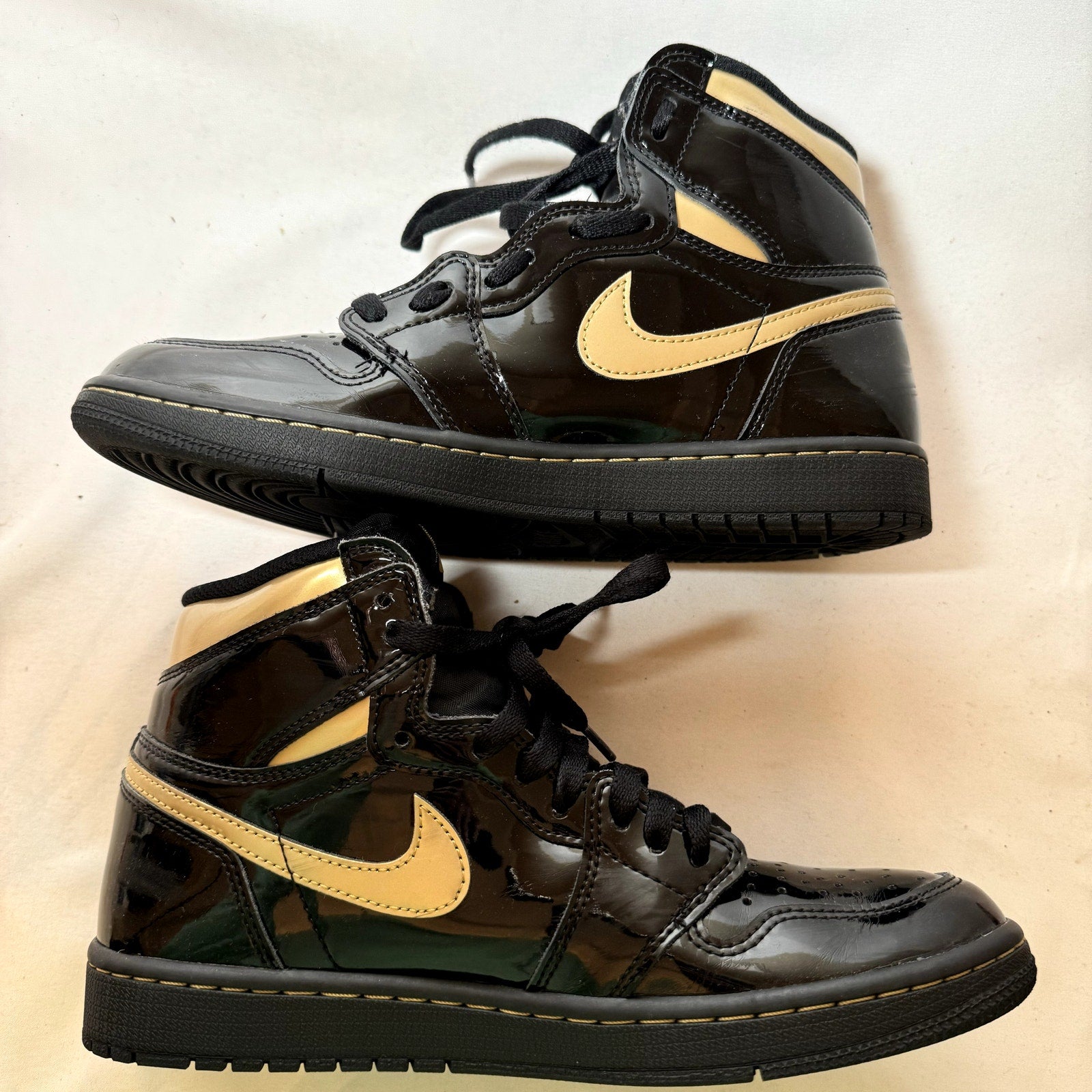 Air Jordan 1 Retro High OG Black Metallic Gold Men's Shoes - Size 8.5