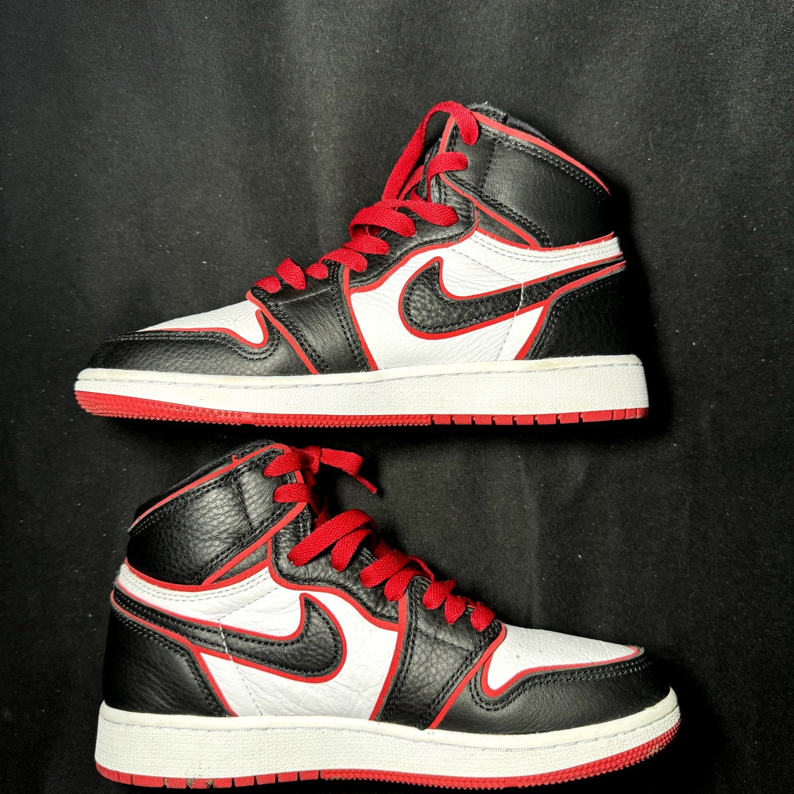 Air Jordan 1 Retro High OG BG Bloodline Kids Shoes - Size 4.5