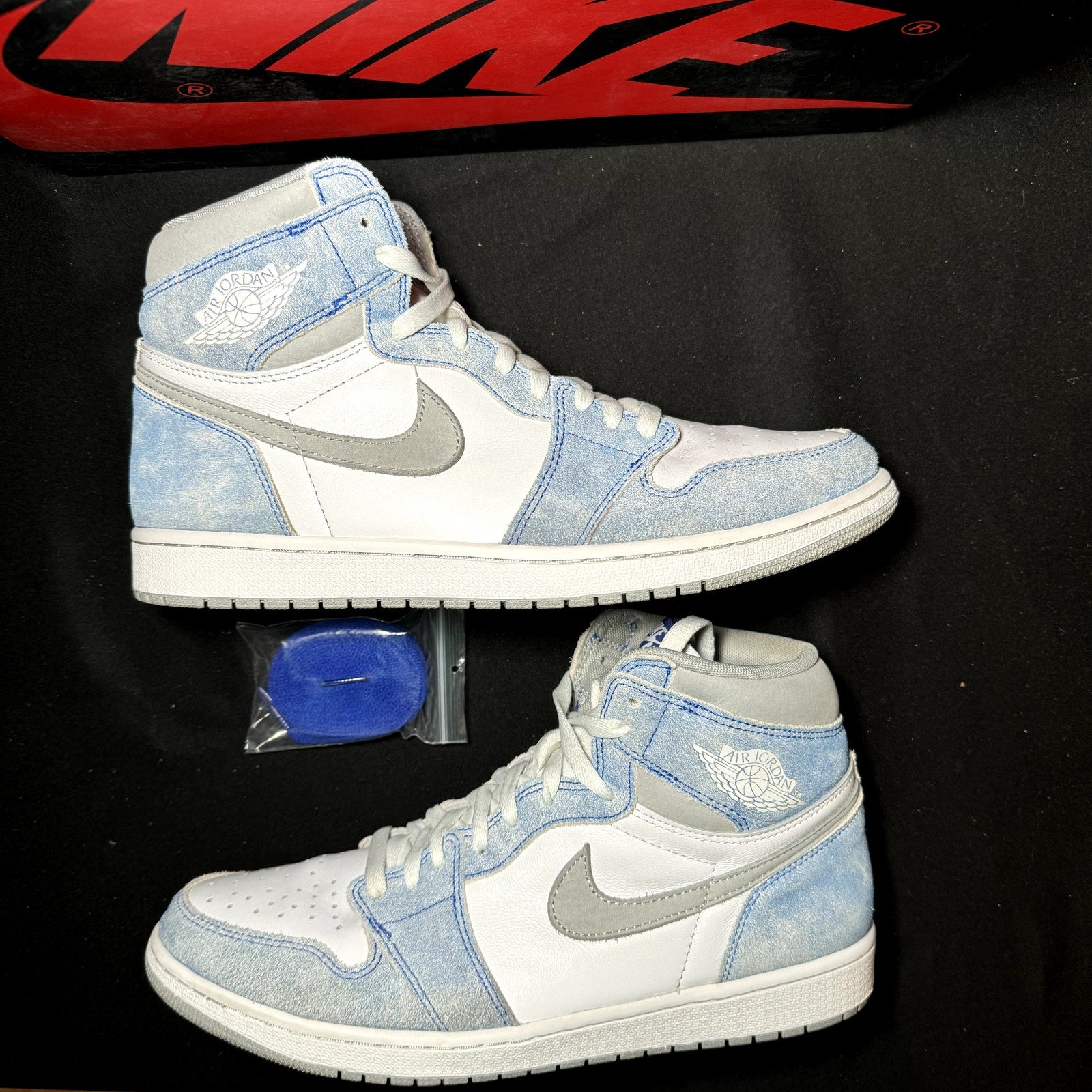 Air Jordan 1 Retro High OG Hyper Royal Men's Shoes - Size 11