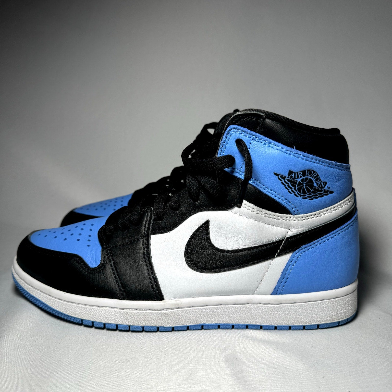 Air Jordan 1 Retro High OG UNC Toe Men's Shoes - Size 8