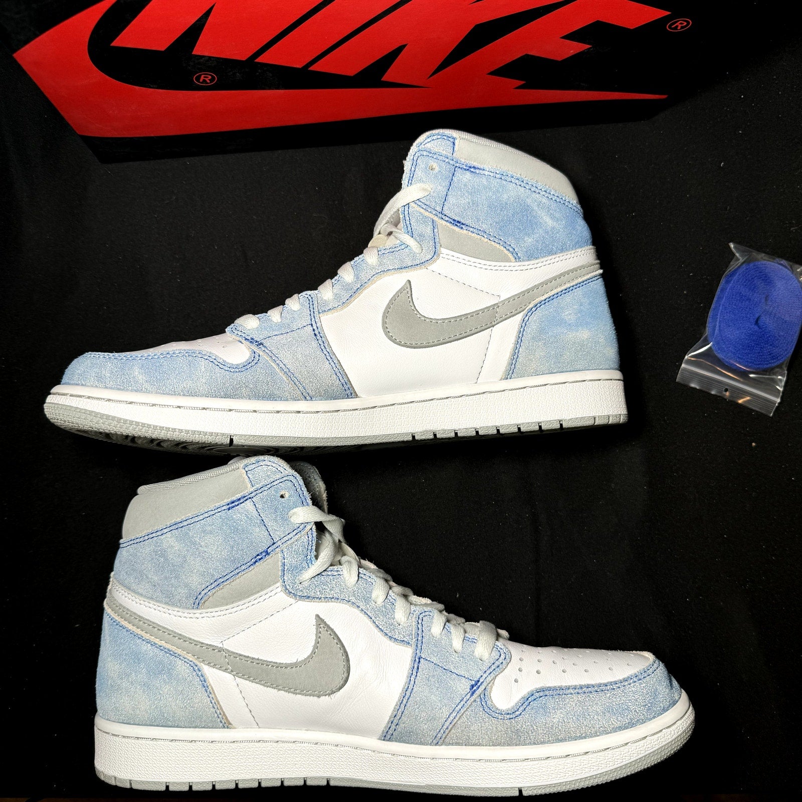 Air Jordan 1 Retro High OG Hyper Royal Men's Shoes - Size 11