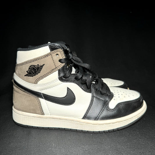 Air Jordan 1 Retro High OG Dark Mocha Kids Shoes - Size 5