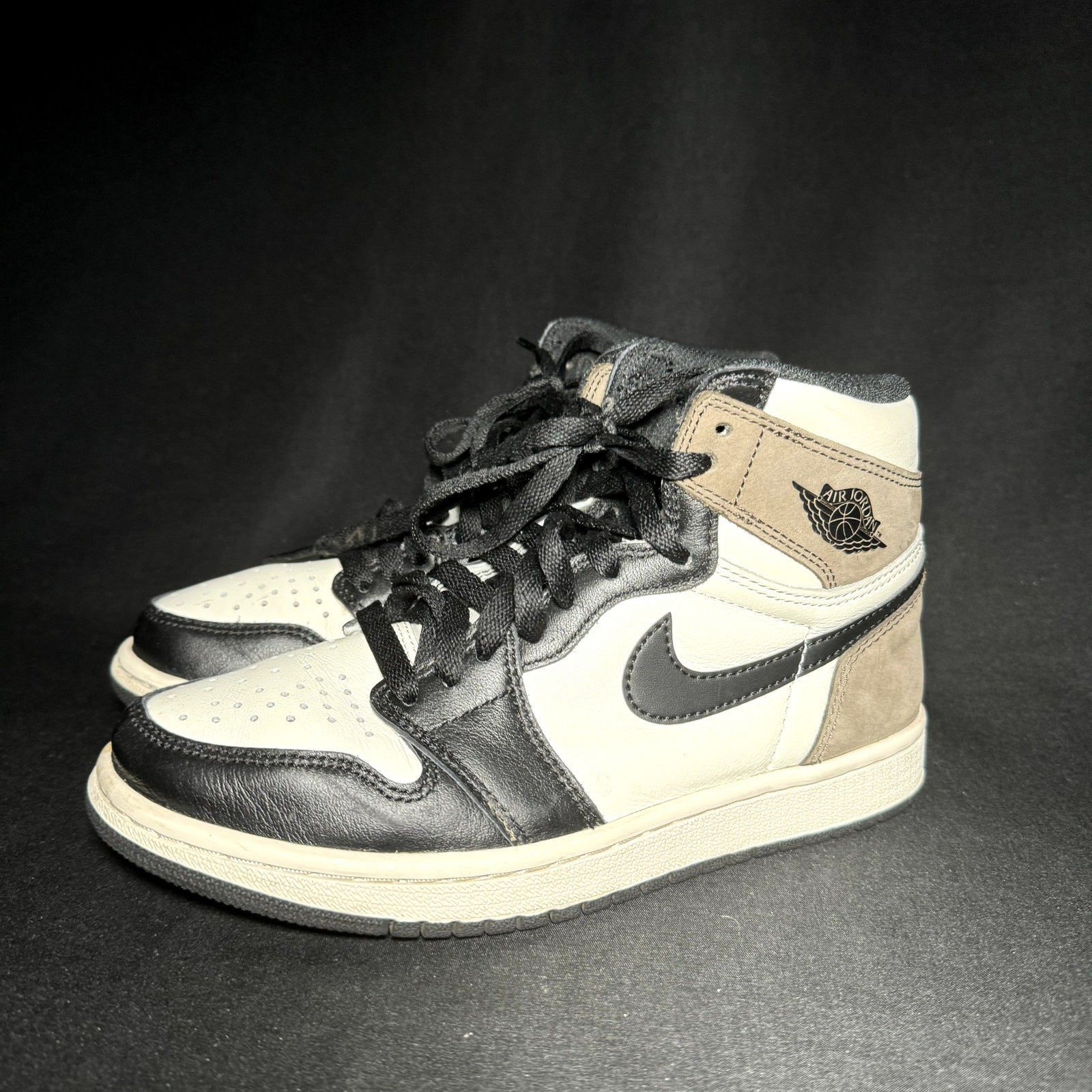 Air Jordan 1 Retro High OG Dark Mocha Kids Shoes - Size 5