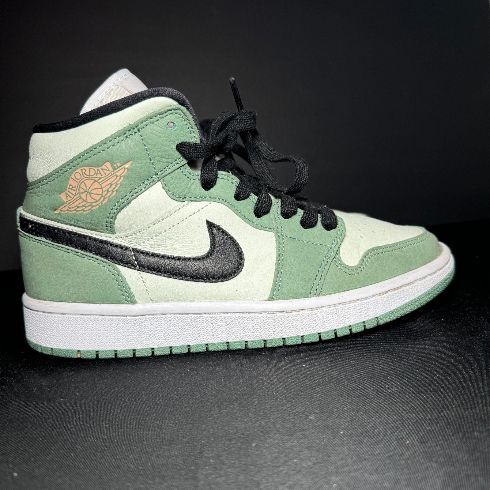 Air Jordan 1 Mid SE Dutch Green Women's Shoes - Size 7.5