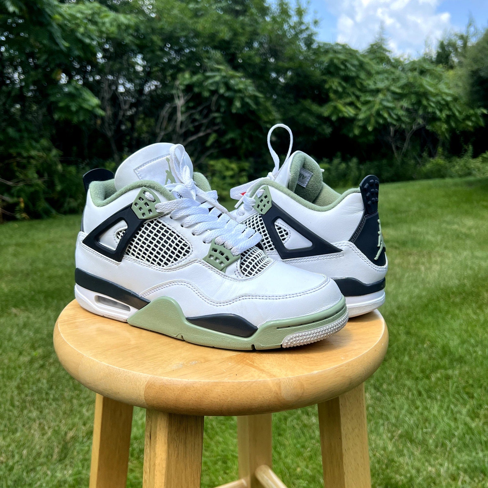 Air Jordan 4 Retro Seafoam Women's Shoes - Size 9.5