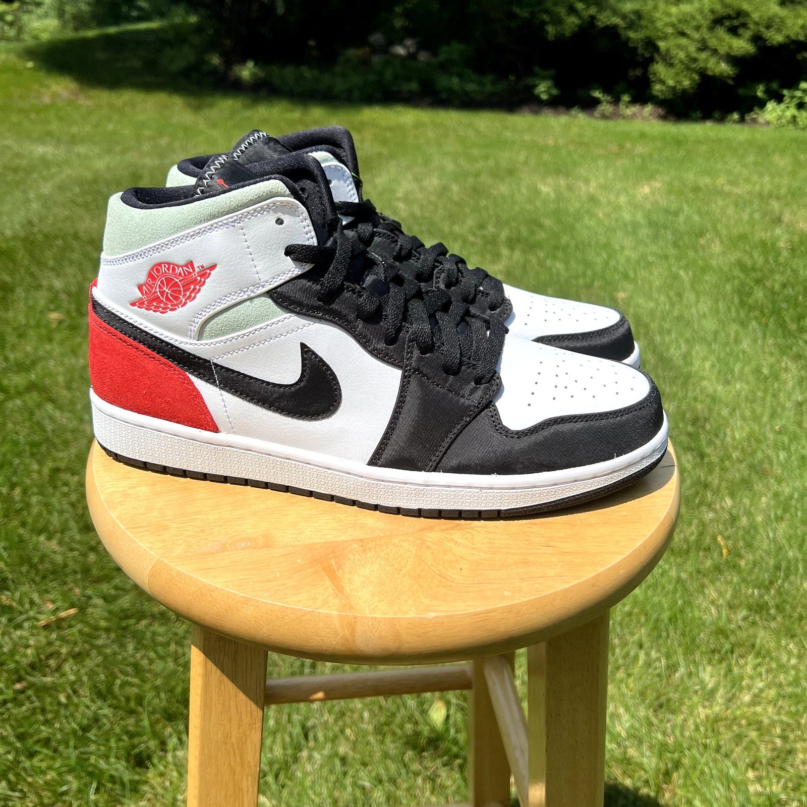 Air Jordan 1 Mid SE Red Black Toe Men's Shoes - Size 11