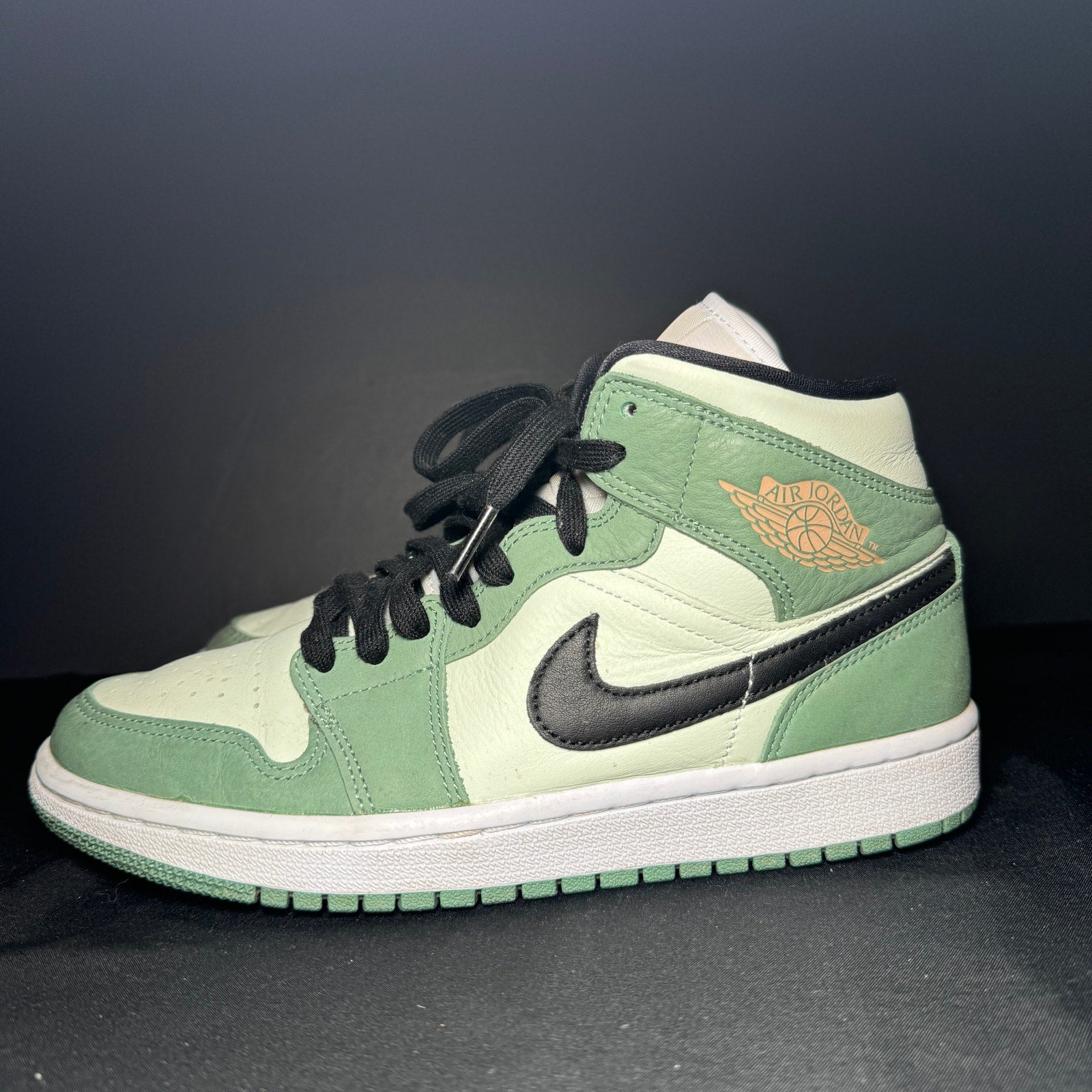 Air Jordan 1 Mid SE Dutch Green Women's Shoes - Size 7.5