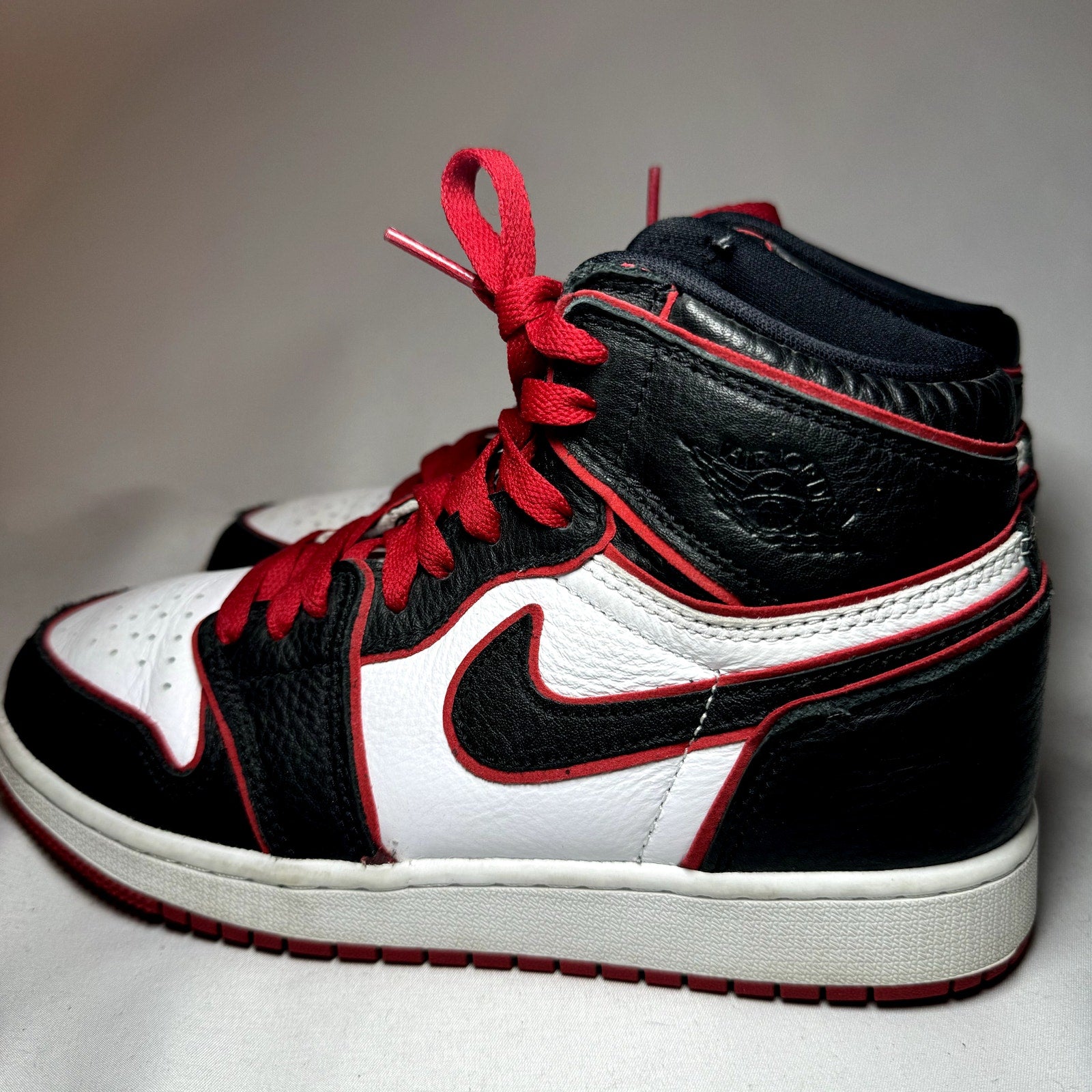 Air Jordan 1 Retro High OG BG Bloodline Kids Shoes - Size 5