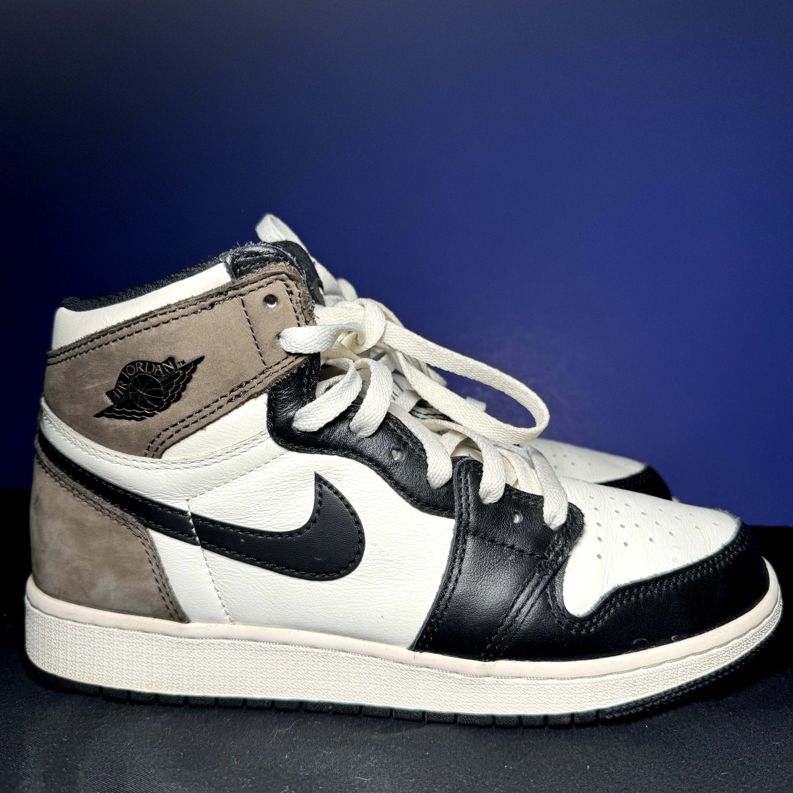 Air Jordan 1 Retro High OG GS Dark Mocha Kids Shoes - Size 7