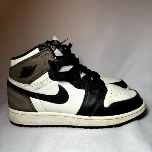 Air Jordan 1 Retro High OG GS Dark Mocha Kids Shoes - Size 4.5