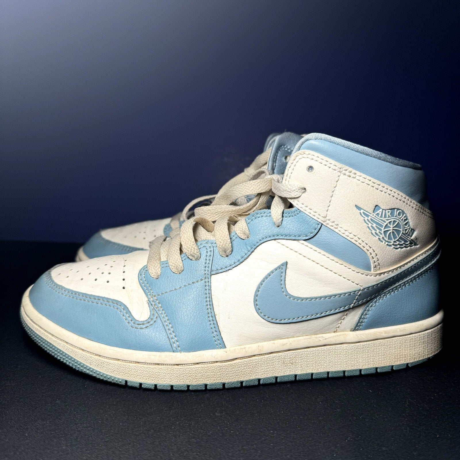 Air Jordan 1 Mid University Blue Women's Shoes - Size 9