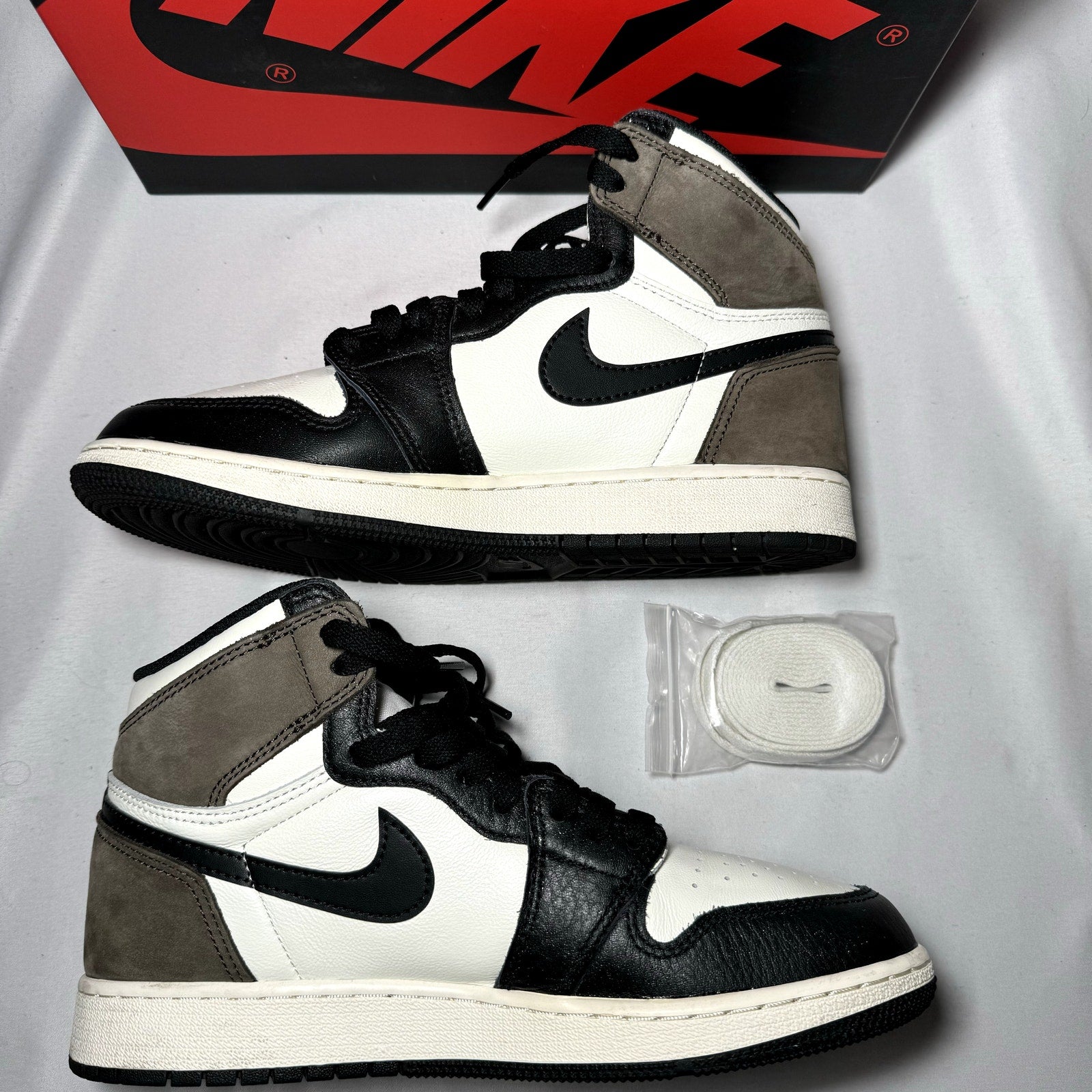 Air Jordan 1 Retro High OG GS Dark Mocha Kids Shoes - Size 7