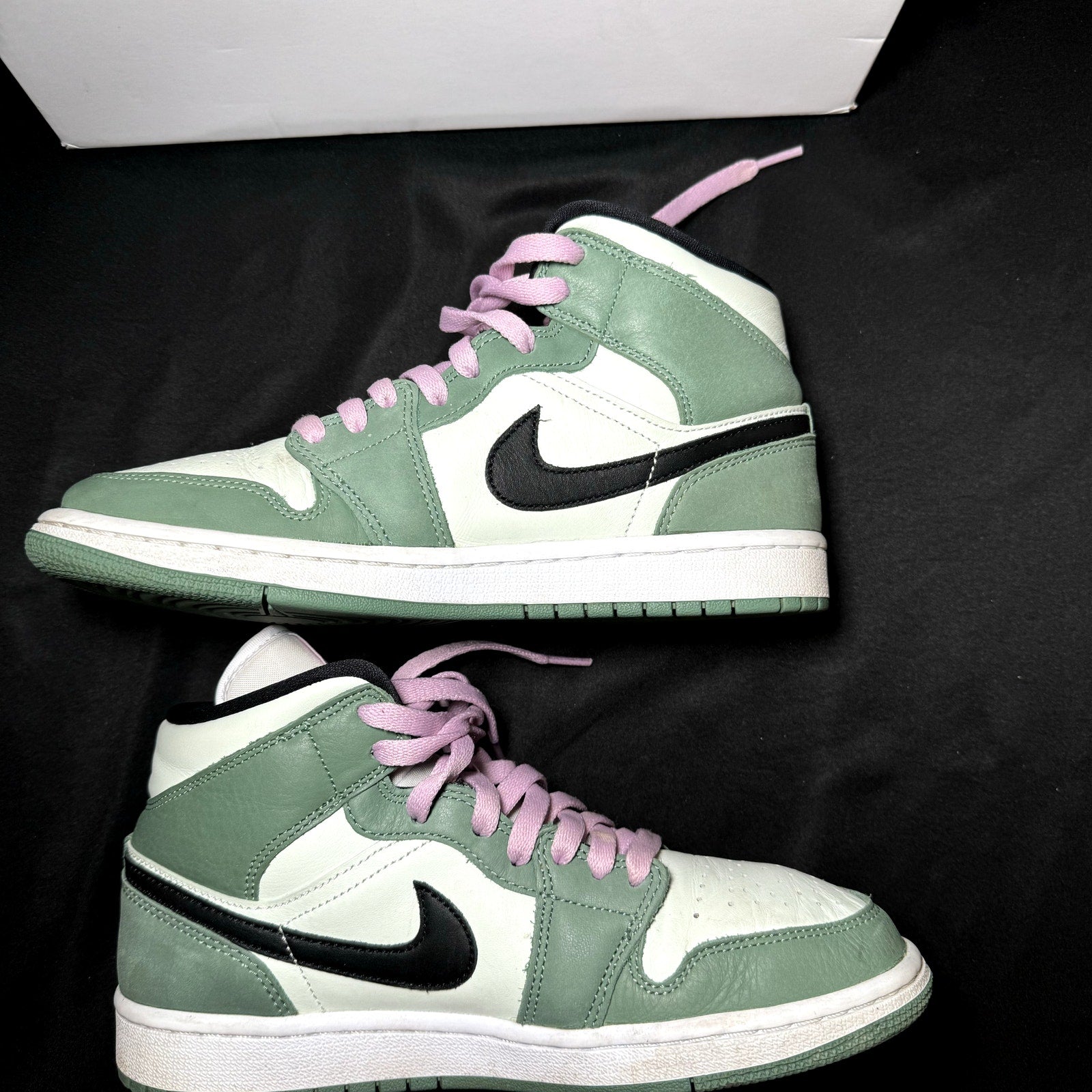 Air Jordan 1 Mid SE Dutch Green Women's Shoes - Size 8.5