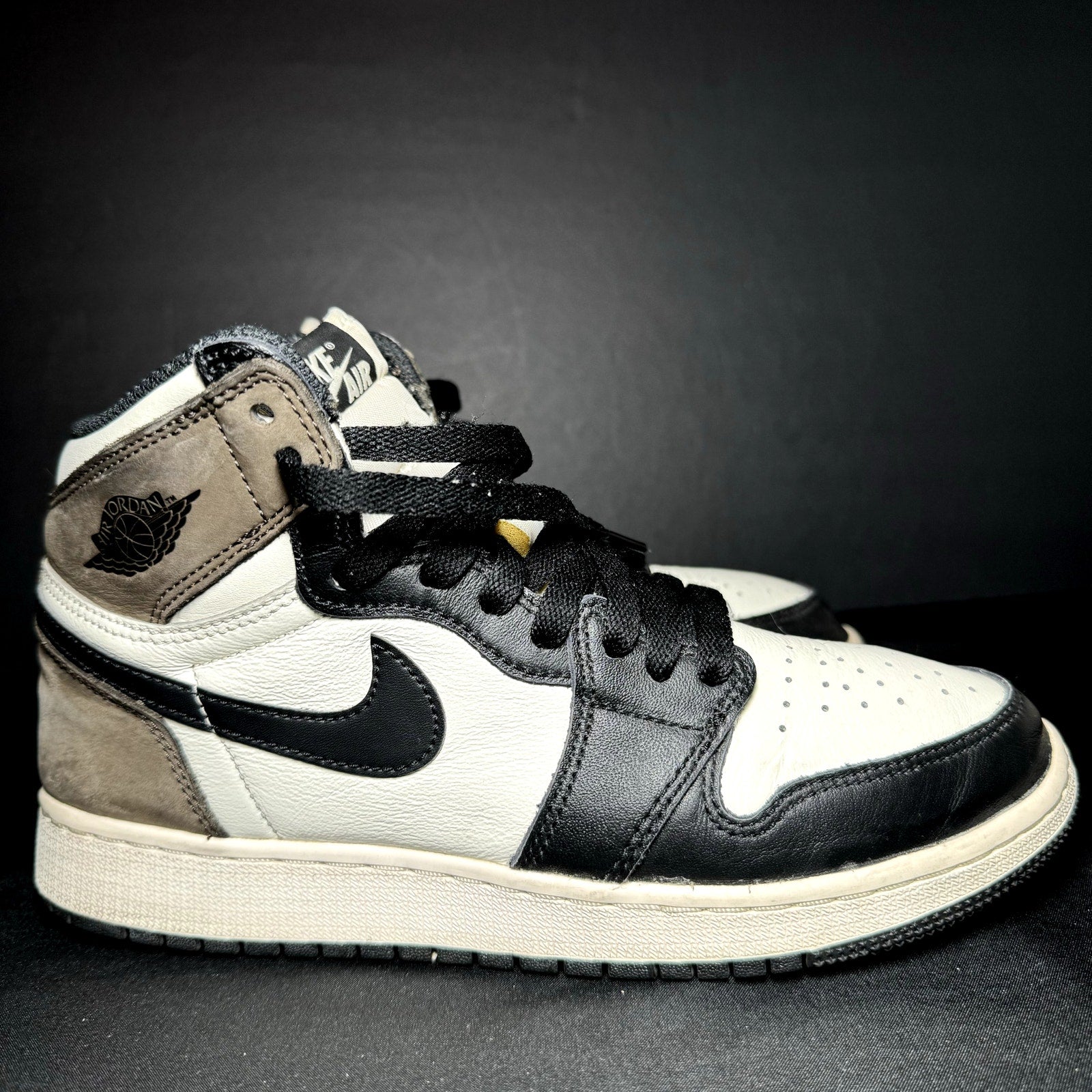 Air Jordan 1 Retro High OG GS Dark Mocha Kids Shoes - Size 6