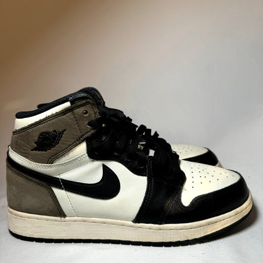 Air Jordan 1 Retro High OG GS Dark Mocha Kids Shoes - Size 7