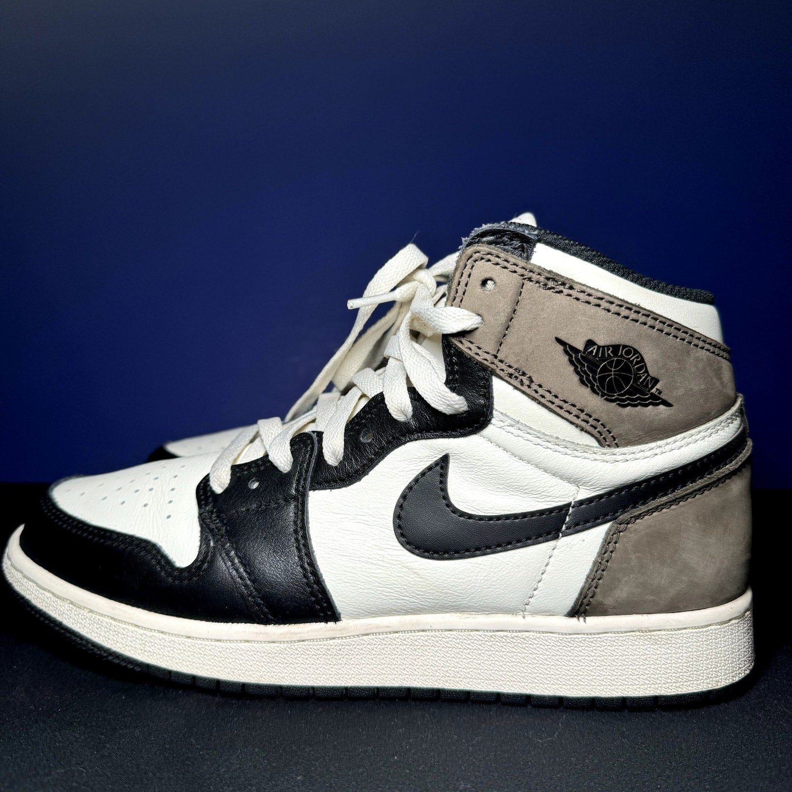 Air Jordan 1 Retro High OG GS Dark Mocha Kids Shoes - Size 7