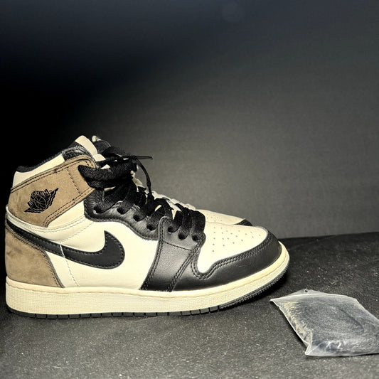 Air Jordan 1 Retro High OG GS Dark Mocha Kids Shoes - Size 6