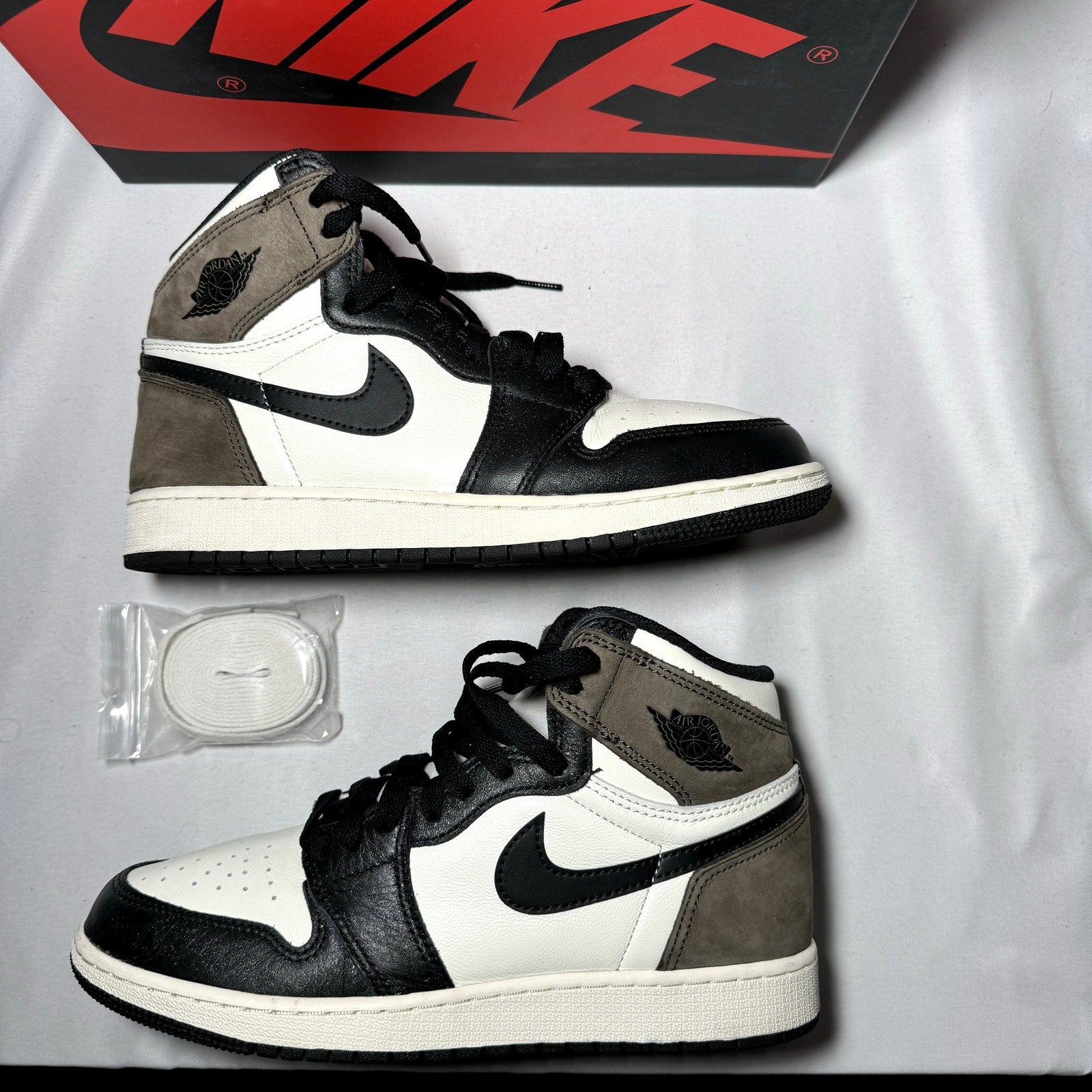 Air Jordan 1 Retro High OG GS Dark Mocha Kids Shoes - Size 7