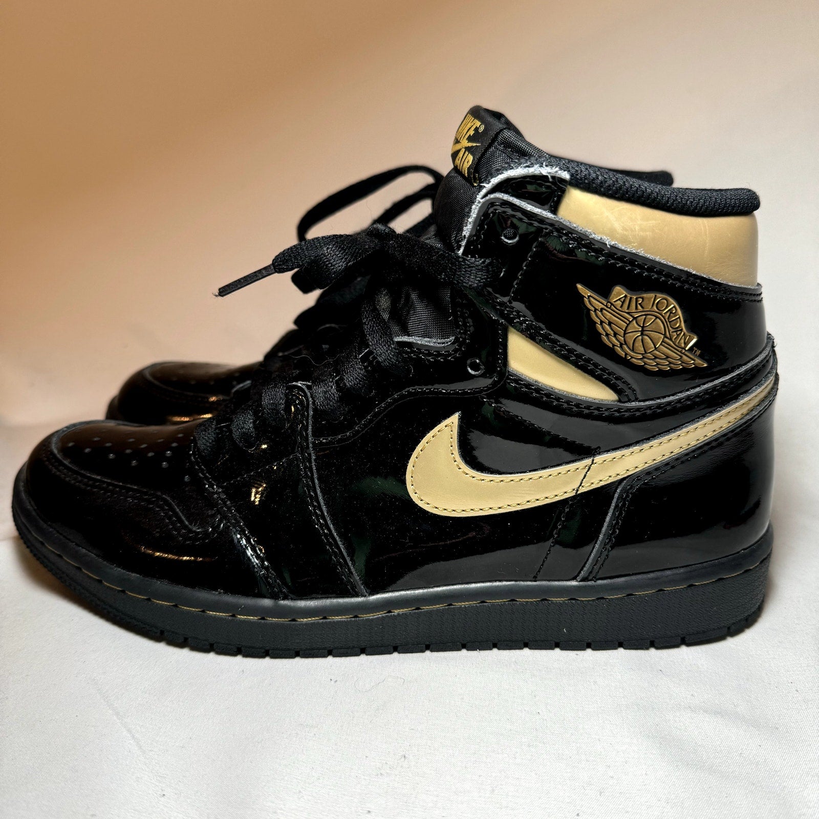 Air Jordan 1 Retro High OG Black Metallic Gold Men's Shoes - Size 8.5