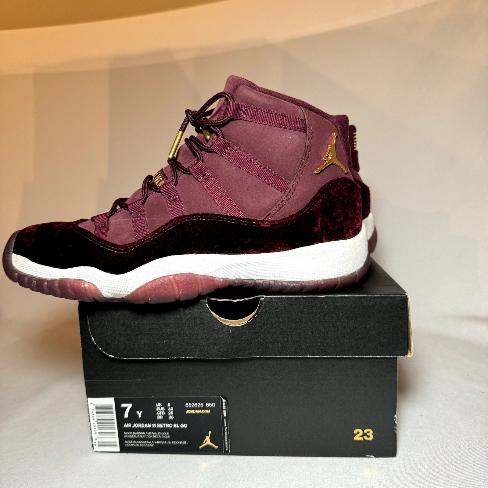 Air Jordan 11 Retro GG Heiress Velvet Kids Shoes - Size 7