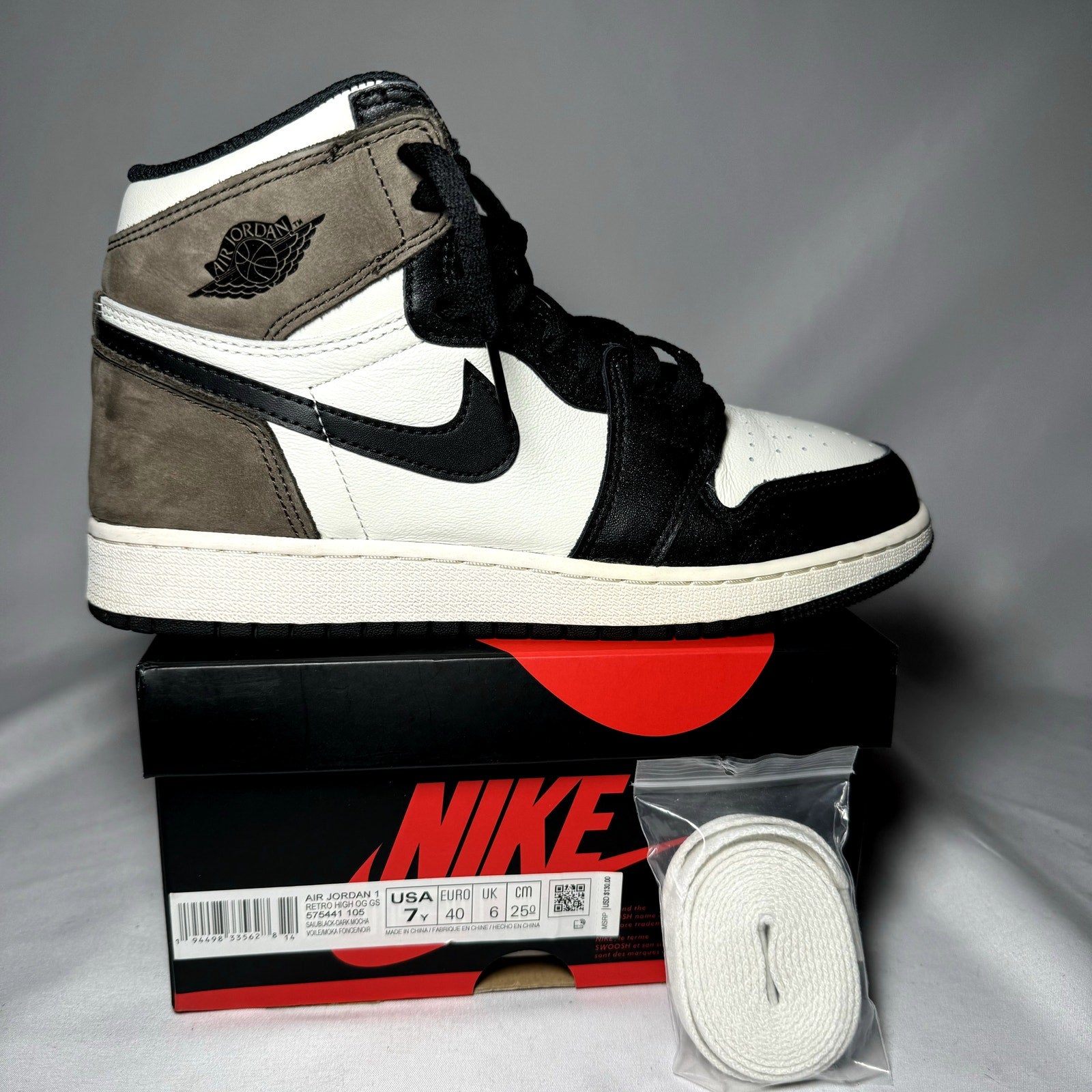 Air Jordan 1 Retro High OG GS Dark Mocha Kids Shoes - Size 7