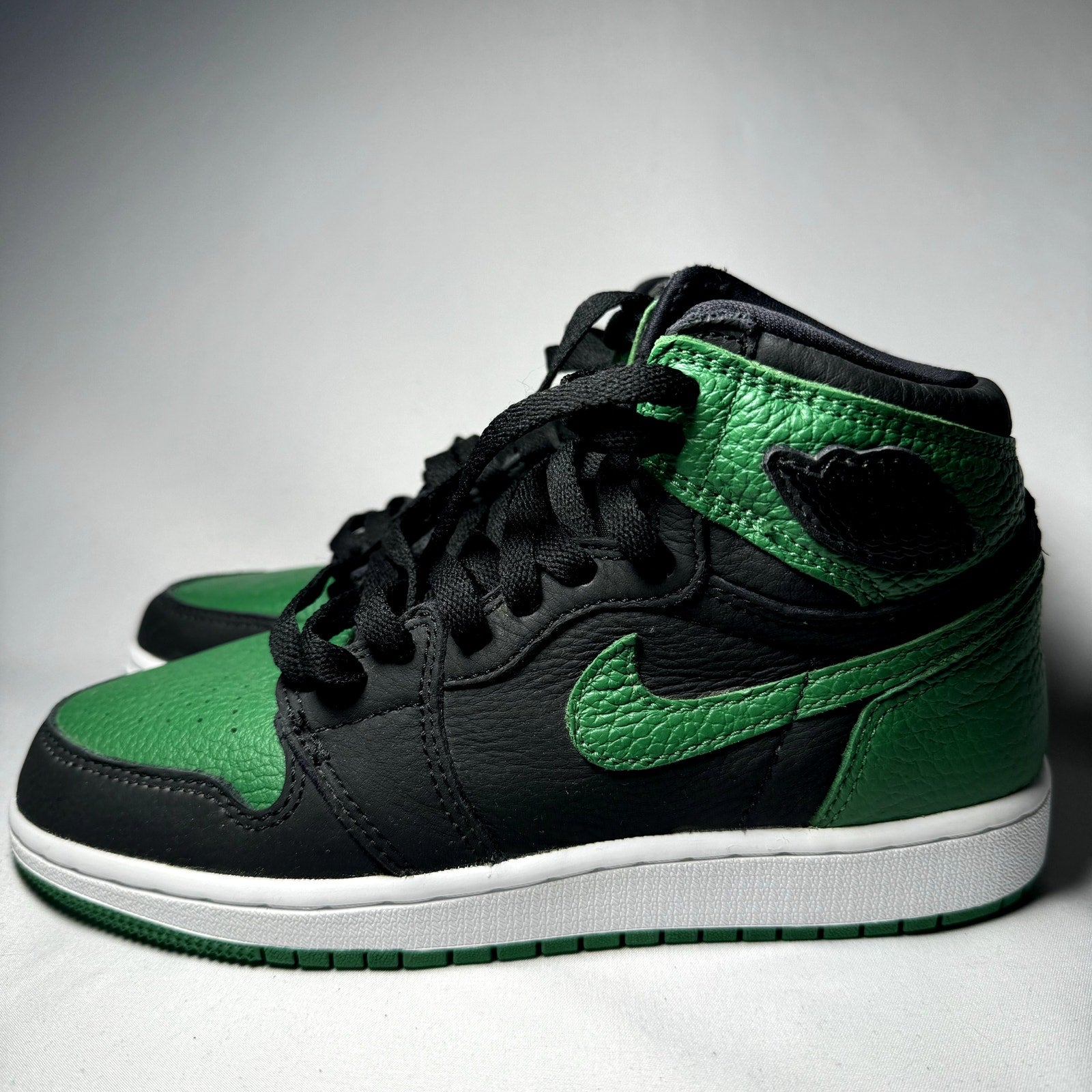 Air Jordan 1 Retro High OG GS Pine Green 2.0 Kids Shoes - Size 4