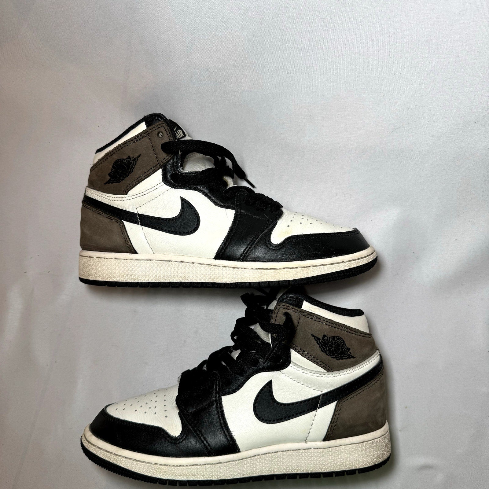 Air Jordan 1 Retro High OG GS Dark Mocha Kids Shoes - Size 4.5