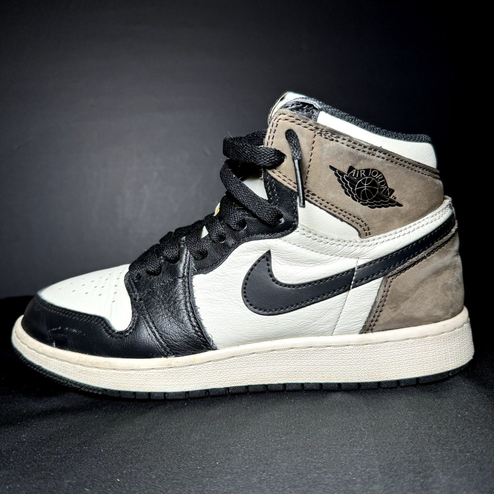 Air Jordan 1 Retro High OG GS Dark Mocha Kids Shoes - Size 6