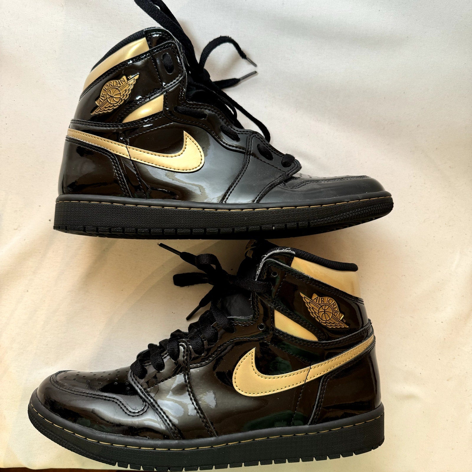 Air Jordan 1 Retro High OG Black Metallic Gold Men's Shoes - Size 8.5