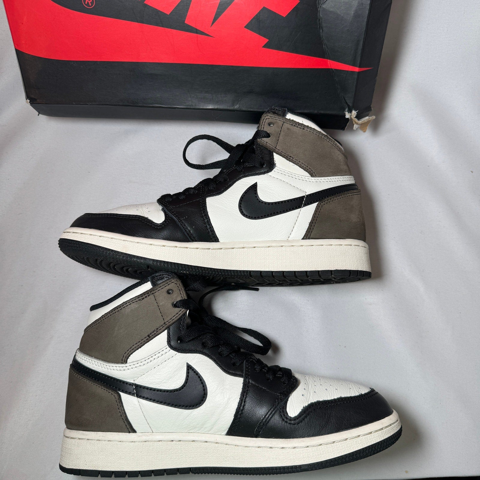 Nike Air Jordan 1 Retro High OG GS Dark Mocha Kids Shoes - Size 5