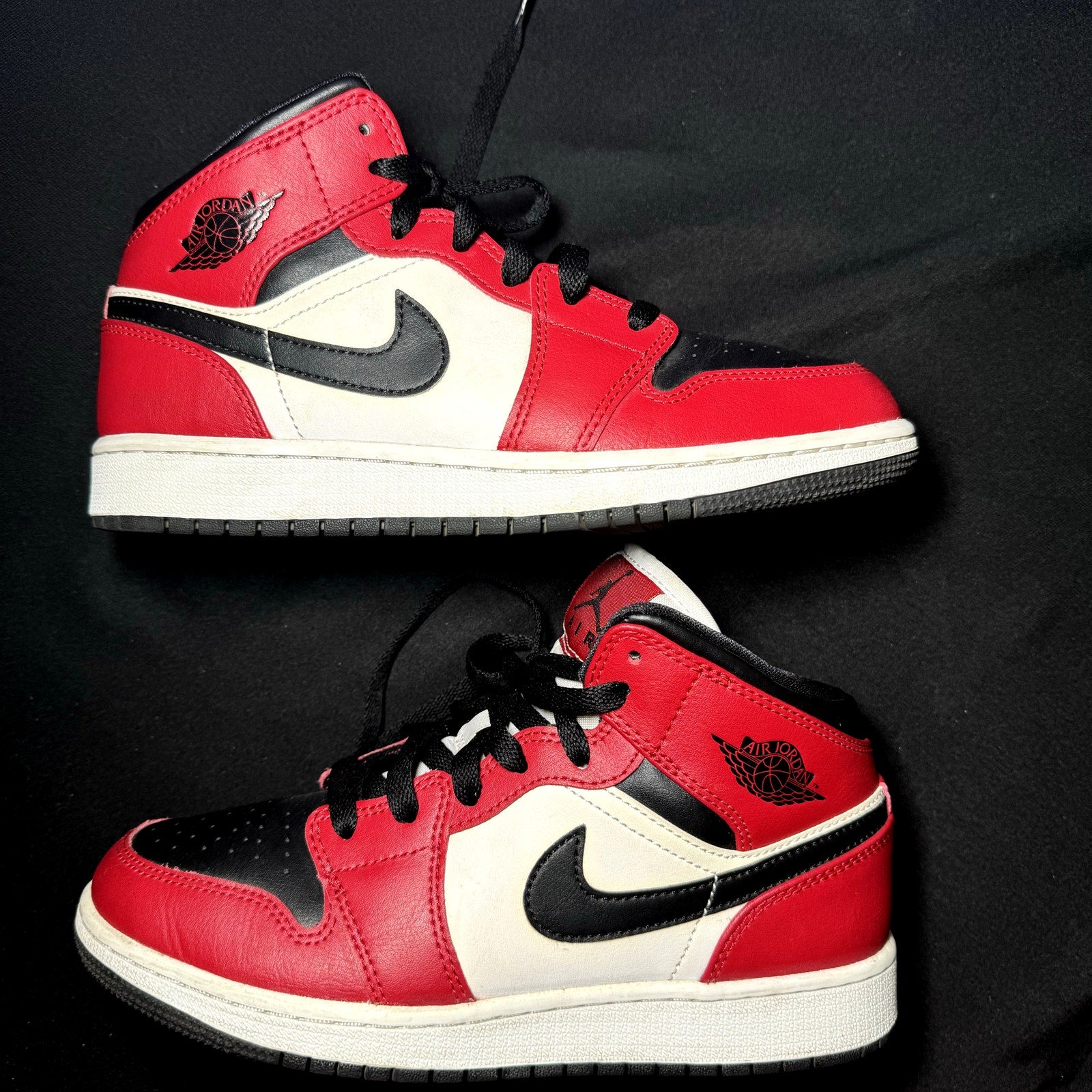 Air Jordan 1 Mid GS Chicago Black Toe Kids Shoes - Size 4.5