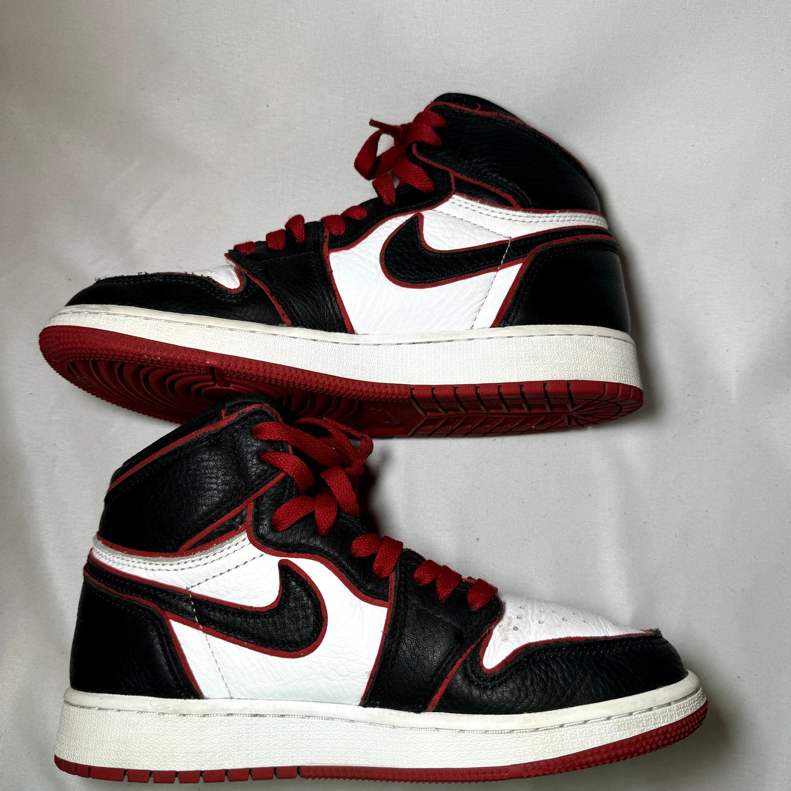 Air Jordan 1 Retro High OG BG Bloodline Kids Shoes - Size 5