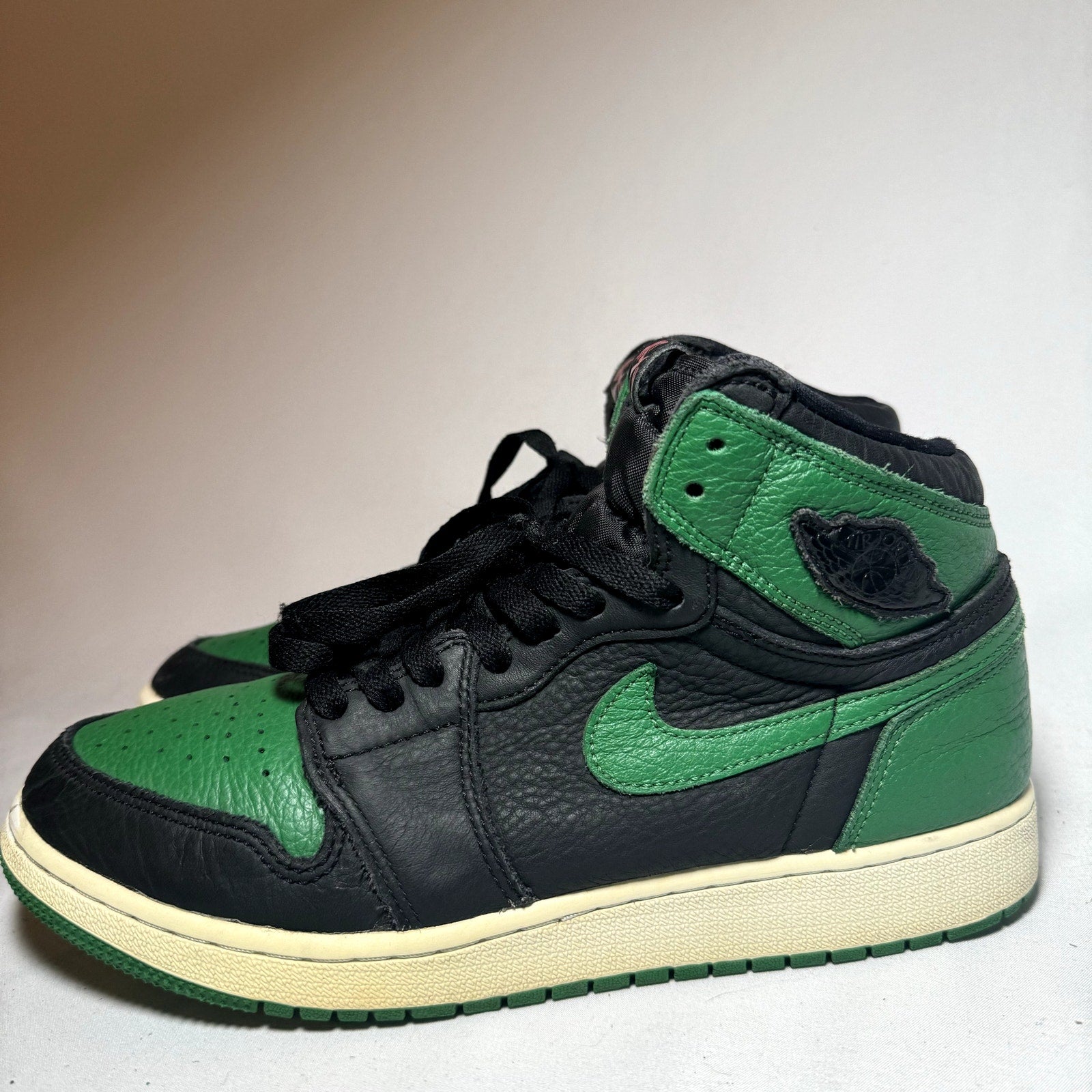 Air Jordan 1 Retro High OG GS Pine Green 2.0 Kids Shoes - Size 7