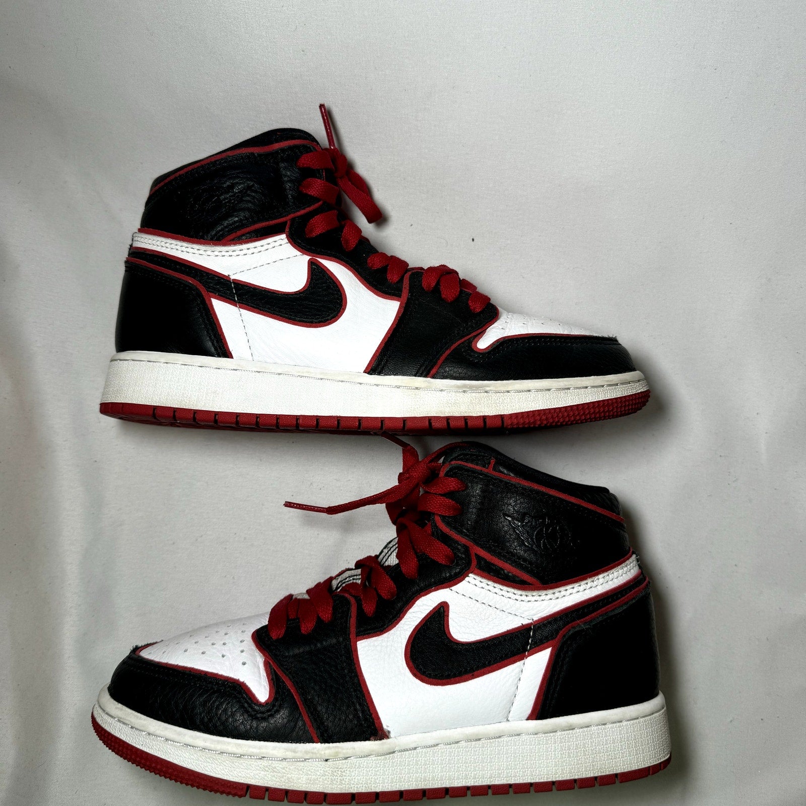 Air Jordan 1 Retro High OG BG Bloodline Kids Shoes - Size 5