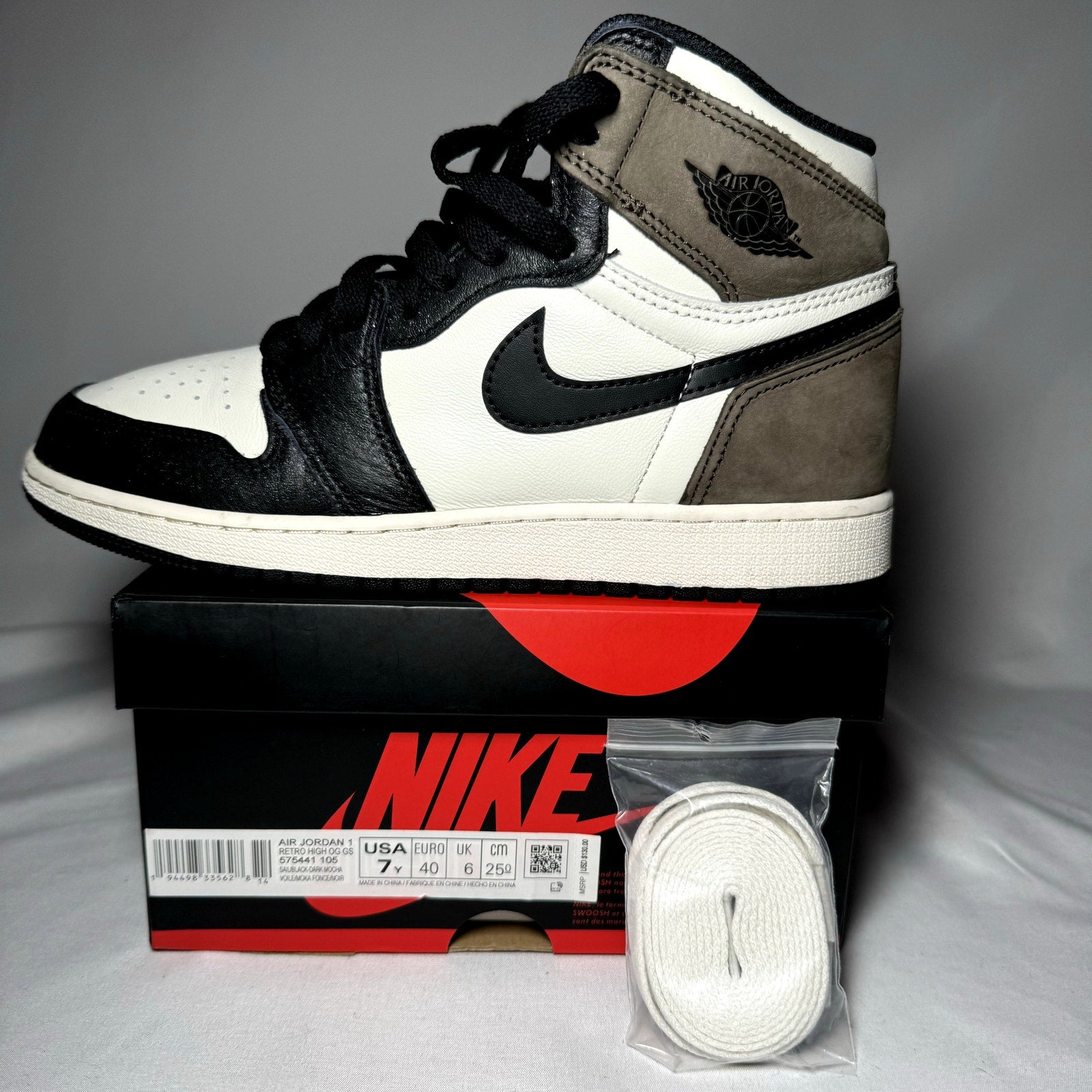 Air Jordan 1 Retro High OG GS Dark Mocha Kids Shoes - Size 7